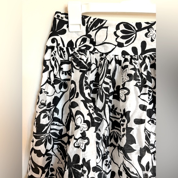 Beautiful floral skirt with pockets - Picture 3 of 4